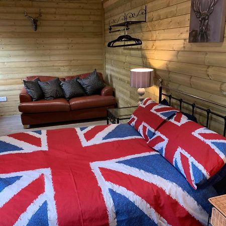 Bedrock Lodge Winterbourne Dış mekan fotoğraf