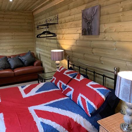 Bedrock Lodge Winterbourne Dış mekan fotoğraf