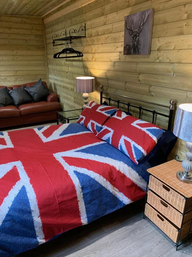 Bedrock Lodge Winterbourne Dış mekan fotoğraf