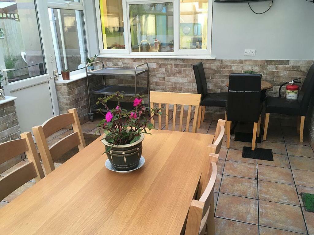 Bedrock Lodge Winterbourne Dış mekan fotoğraf